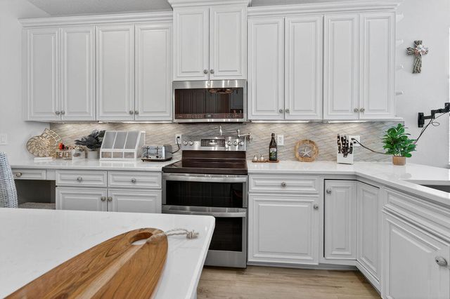 527 NW Bellworth Place, Jensen Beach, FL 34957