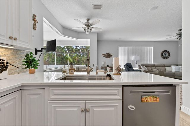 527 NW Bellworth Place, Jensen Beach, FL 34957