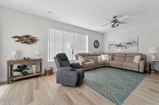 527 NW Bellworth Place, Jensen Beach, FL 34957