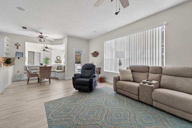 527 NW Bellworth Place, Jensen Beach, FL 34957