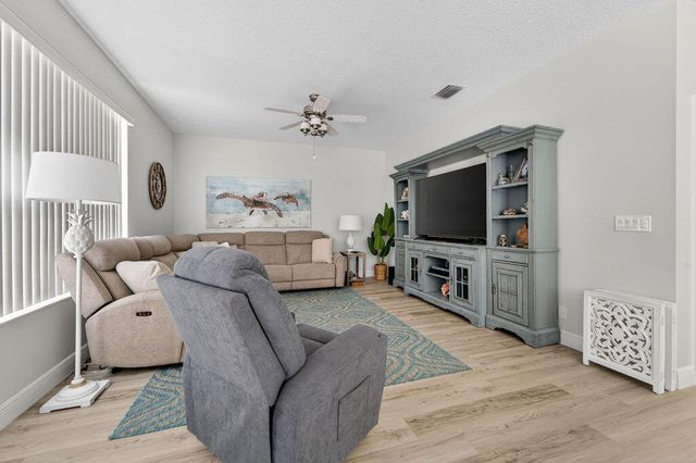 527 NW Bellworth Place, Jensen Beach, FL 34957