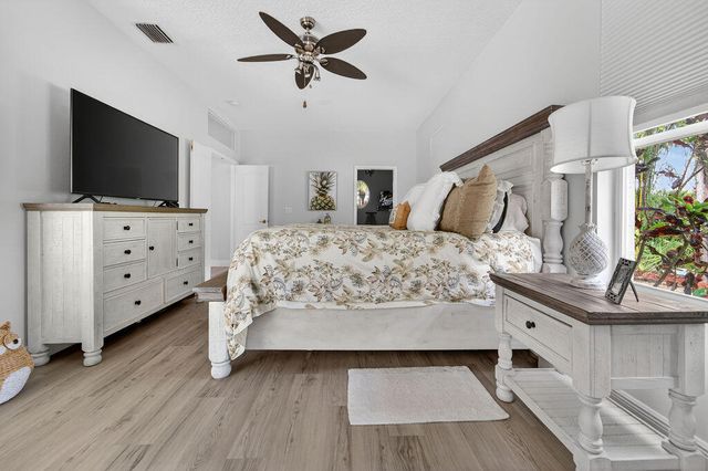 527 NW Bellworth Place, Jensen Beach, FL 34957