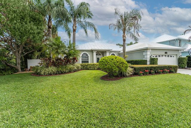 527 NW Bellworth Place, Jensen Beach, FL 34957