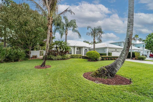 527 NW Bellworth Place, Jensen Beach, FL 34957
