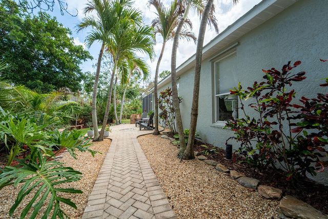 527 NW Bellworth Place, Jensen Beach, FL 34957