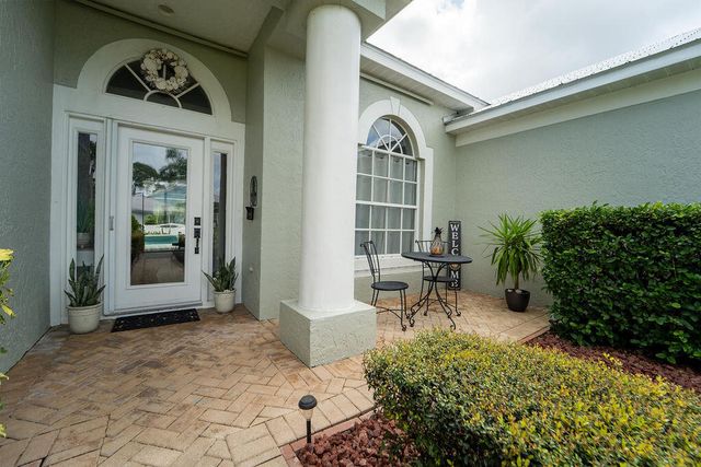 527 NW Bellworth Place, Jensen Beach, FL 34957