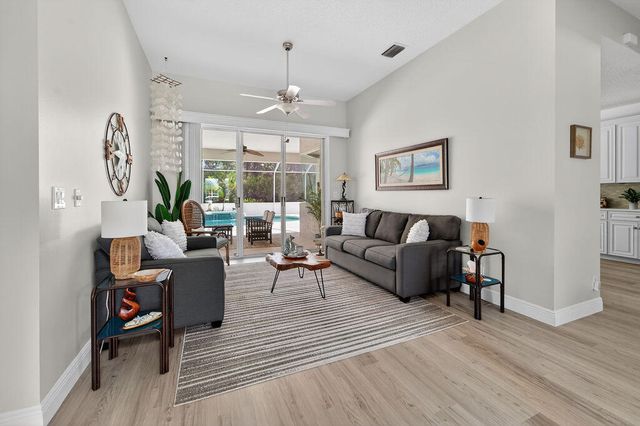 527 NW Bellworth Place, Jensen Beach, FL 34957