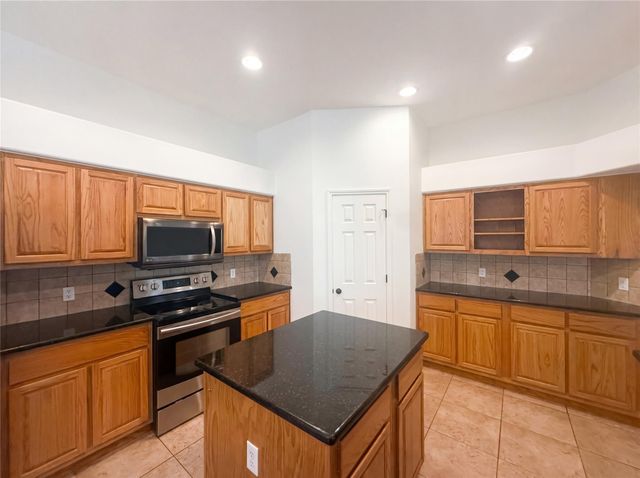 12 Birchwood CIR, Wimberley, TX 78676