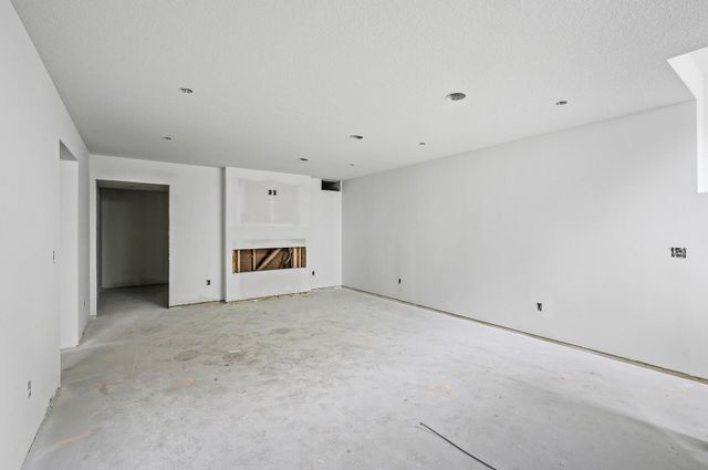 201 Mccarrons Place W, Roseville, MN 55113