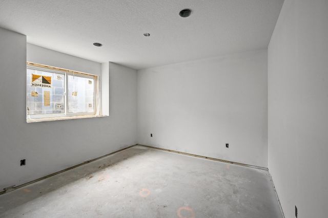 201 Mccarrons Place W, Roseville, MN 55113