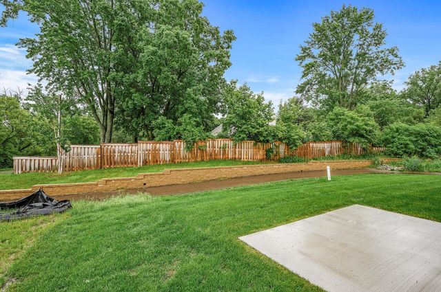 201 Mccarrons Place W, Roseville, MN 55113