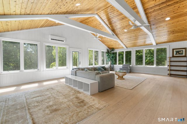 16 Burma Road, Woodbridge, CT 06525