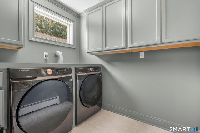 16 Burma Road, Woodbridge, CT 06525