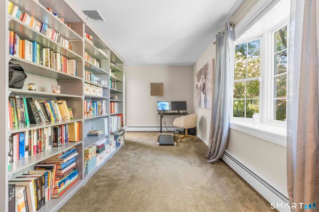 16 Burma Road, Woodbridge, CT 06525