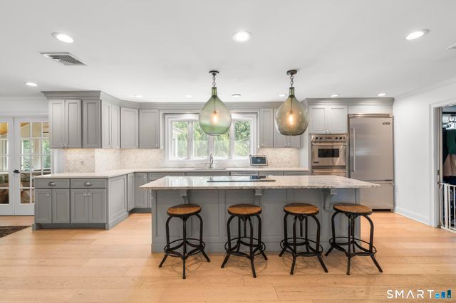16 Burma Road, Woodbridge, CT 06525