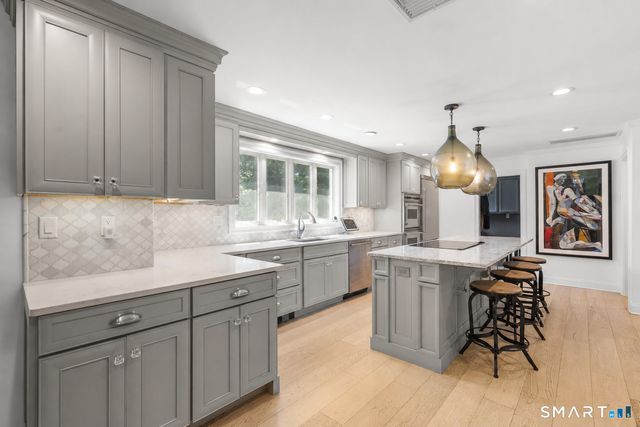 16 Burma Road, Woodbridge, CT 06525