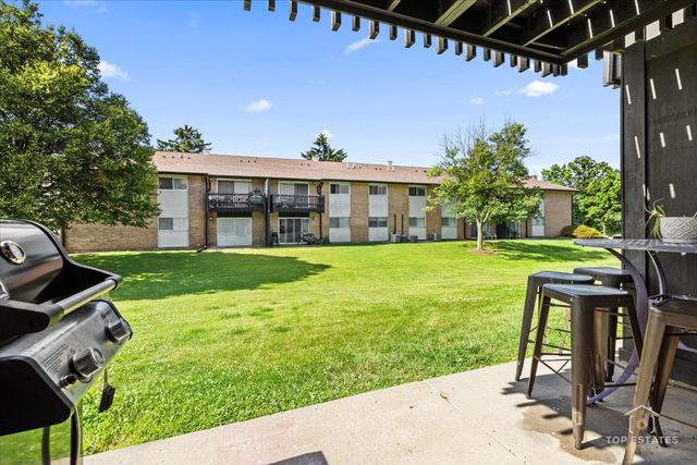 11B Kingery Quarter Drive 107, Willowbrook, IL 60527
