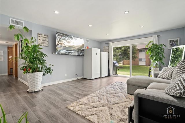 11B Kingery Quarter Drive 107, Willowbrook, IL 60527