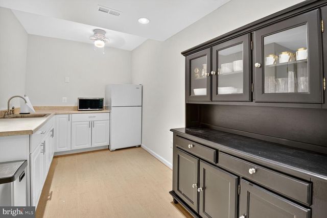 9412 TURNBERRY DR, Potomac, MD 20854