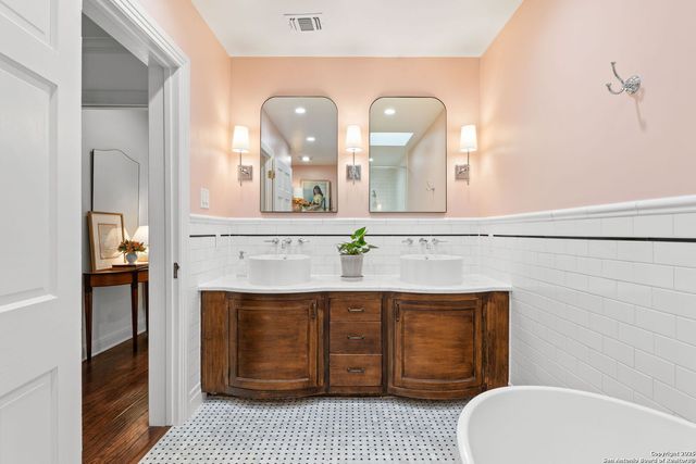 227 Halcyon Pl, San Antonio, TX 78209