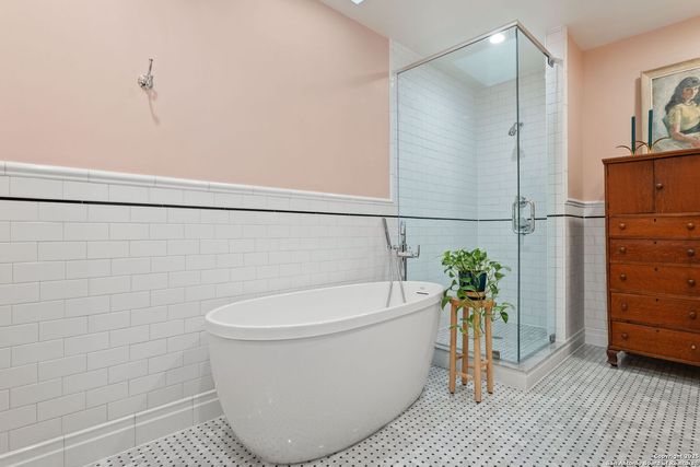 227 Halcyon Pl, San Antonio, TX 78209