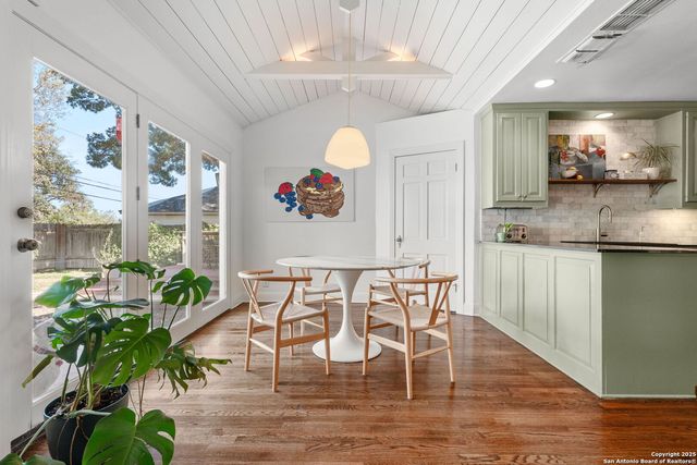 227 Halcyon Pl, San Antonio, TX 78209