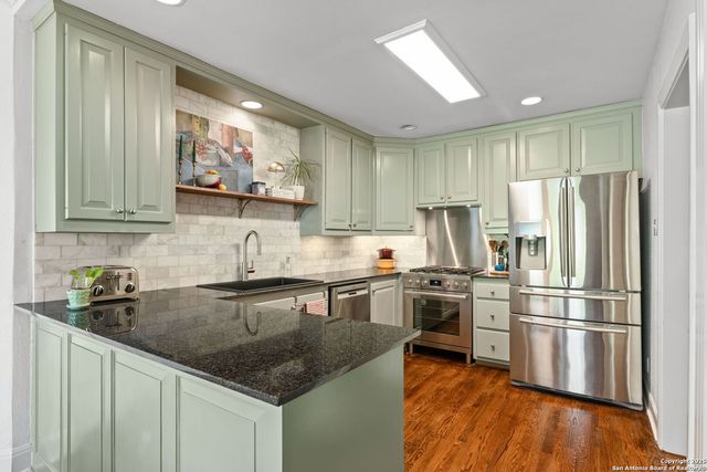 227 Halcyon Pl, San Antonio, TX 78209