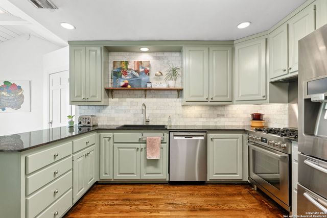 227 Halcyon Pl, San Antonio, TX 78209