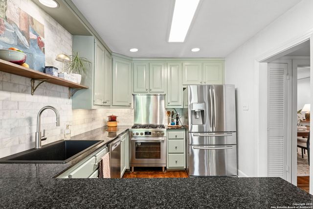 227 Halcyon Pl, San Antonio, TX 78209