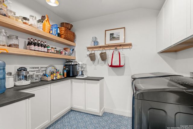 227 Halcyon Pl, San Antonio, TX 78209