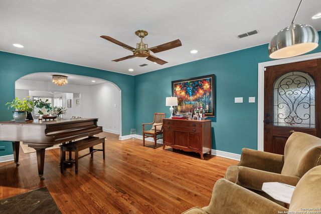 227 Halcyon Pl, San Antonio, TX 78209