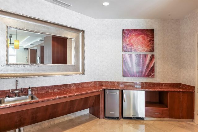 1945 S Ocean Drive M6, Hallandale Beach, FL 33009