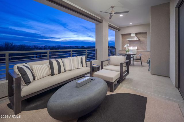 5250 E DEER VALLEY Drive 303, Phoenix, AZ 85054