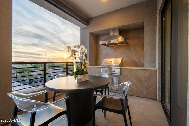 5250 E DEER VALLEY Drive 303, Phoenix, AZ 85054