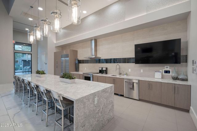 5250 E DEER VALLEY Drive 303, Phoenix, AZ 85054