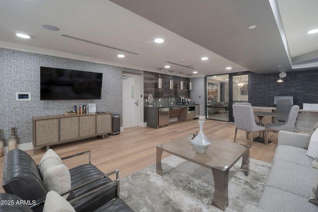 5250 E DEER VALLEY Drive 303, Phoenix, AZ 85054