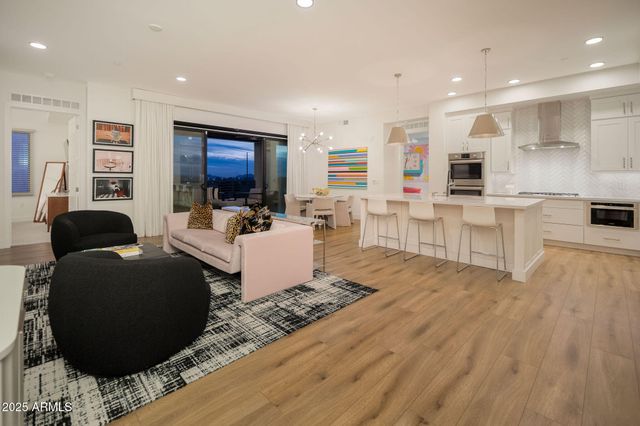 5250 E DEER VALLEY Drive 303, Phoenix, AZ 85054