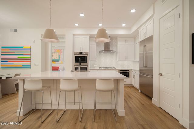 5250 E DEER VALLEY Drive 303, Phoenix, AZ 85054