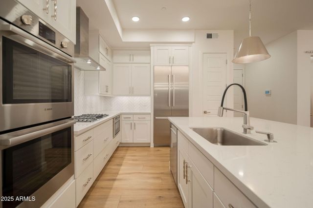 5250 E DEER VALLEY Drive 303, Phoenix, AZ 85054