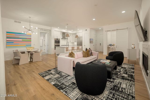 5250 E DEER VALLEY Drive 303, Phoenix, AZ 85054