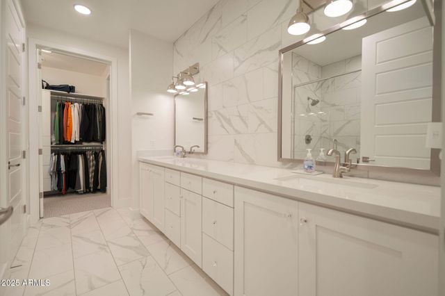 5250 E DEER VALLEY Drive 303, Phoenix, AZ 85054