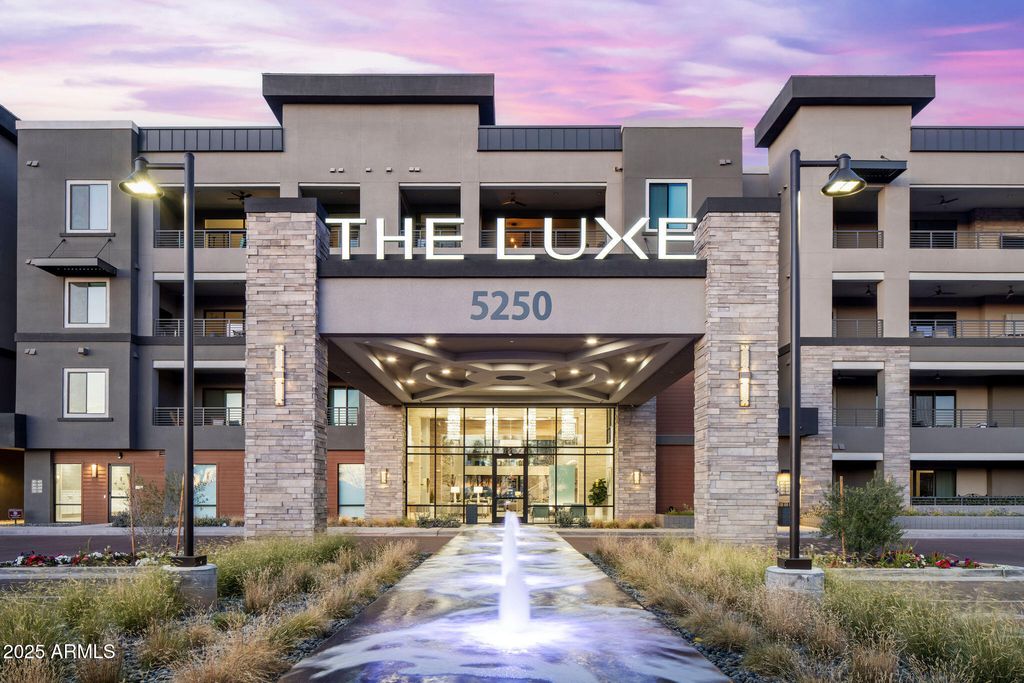 5250 E DEER VALLEY Drive 303, Phoenix, AZ 85054