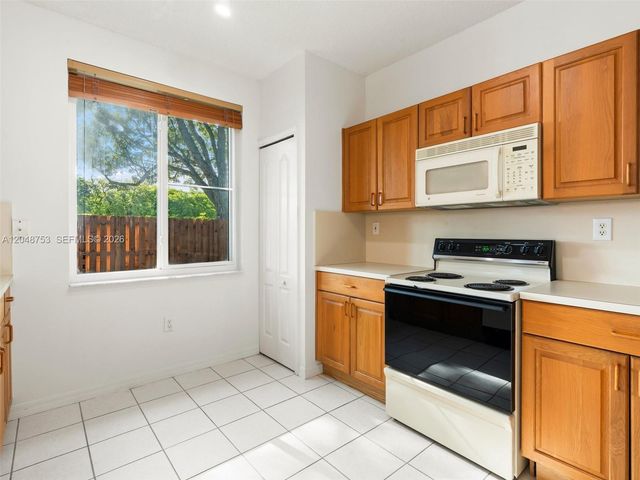 2245 NW 160th Ter, Pembroke Pines, FL 33028