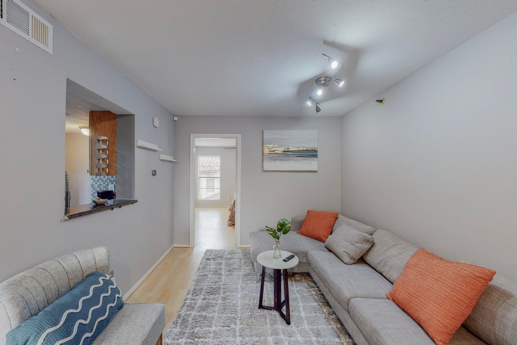 5916 Gaston Avenue 304, Dallas, TX 75214