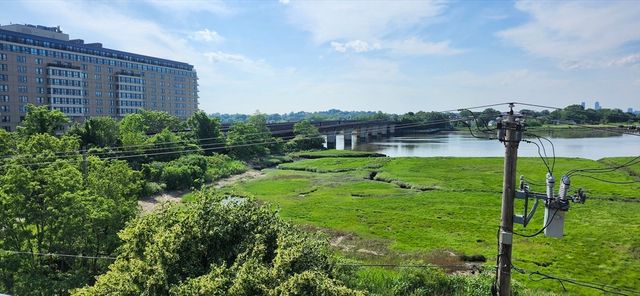 133 Commander Shea Blvd 406, Quincy, MA 02171