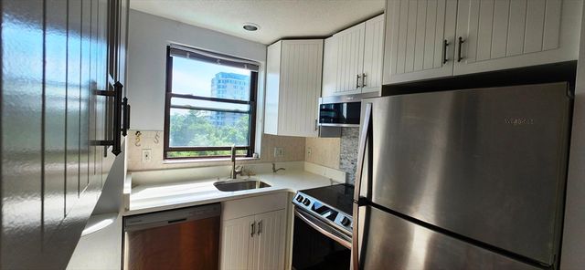 133 Commander Shea Blvd 406, Quincy, MA 02171