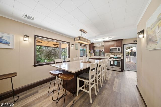 11 Deane Rd, Hopatcong Boro, NJ 07843