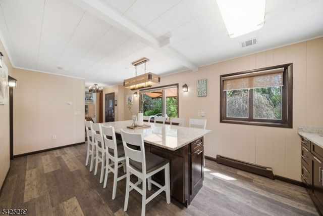 11 Deane Rd, Hopatcong Boro, NJ 07843