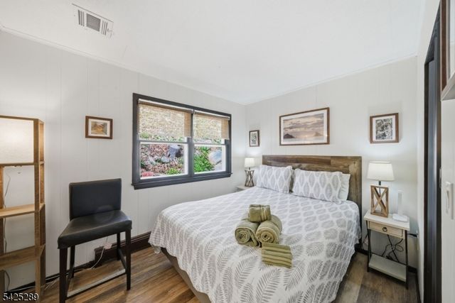 11 Deane Rd, Hopatcong Boro, NJ 07843