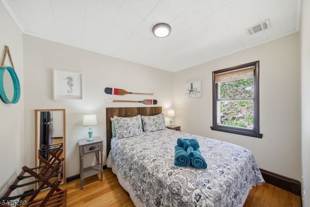 11 Deane Rd, Hopatcong Boro, NJ 07843